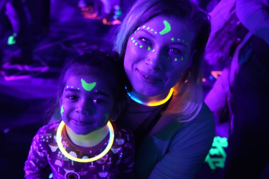 parent and child at GLOW event at Science Museum of Virginia