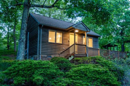 Love Ridge Mountain Lodging cabin