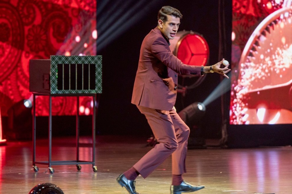 Mark Clearview, mentalist, A Magical Cirque Christmas