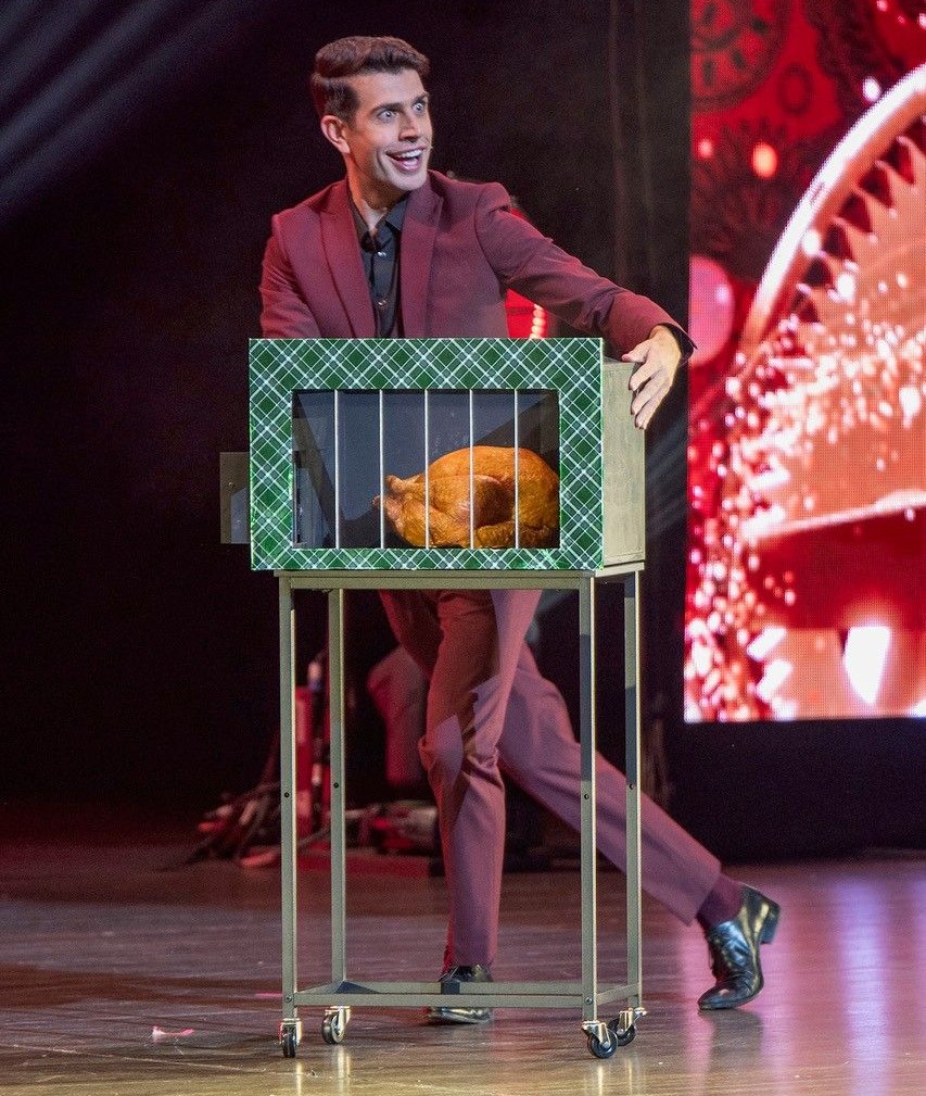 Mark Clearview Mentalist Magician A Magical Cirque Christmas