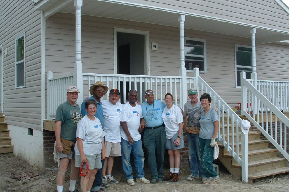 2004 Apostle Build Habitat for Humanity