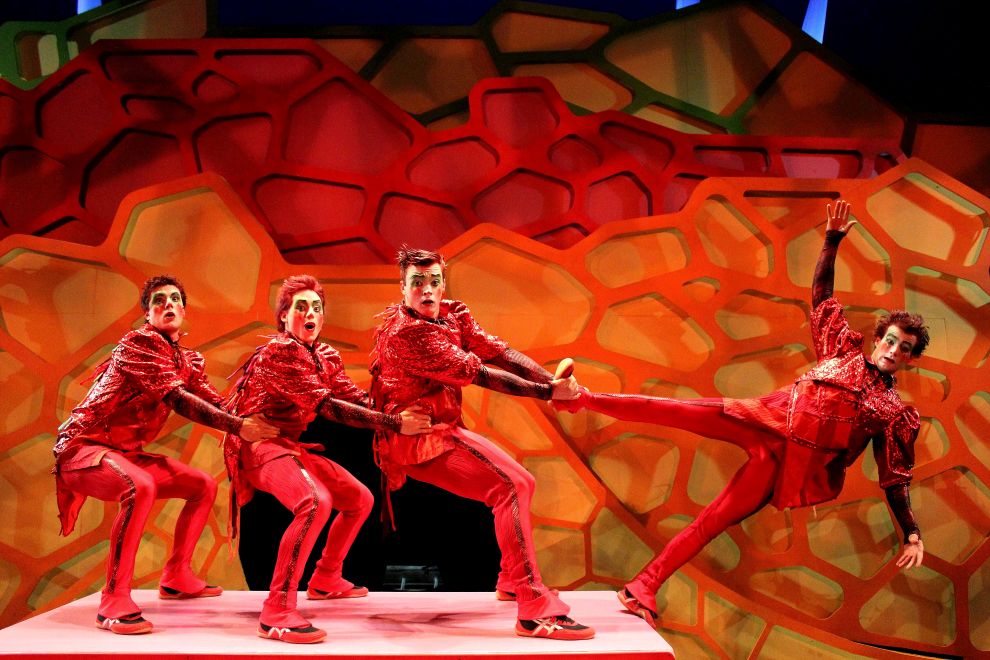 Cirque Imagine acrobats at Kings Dominion