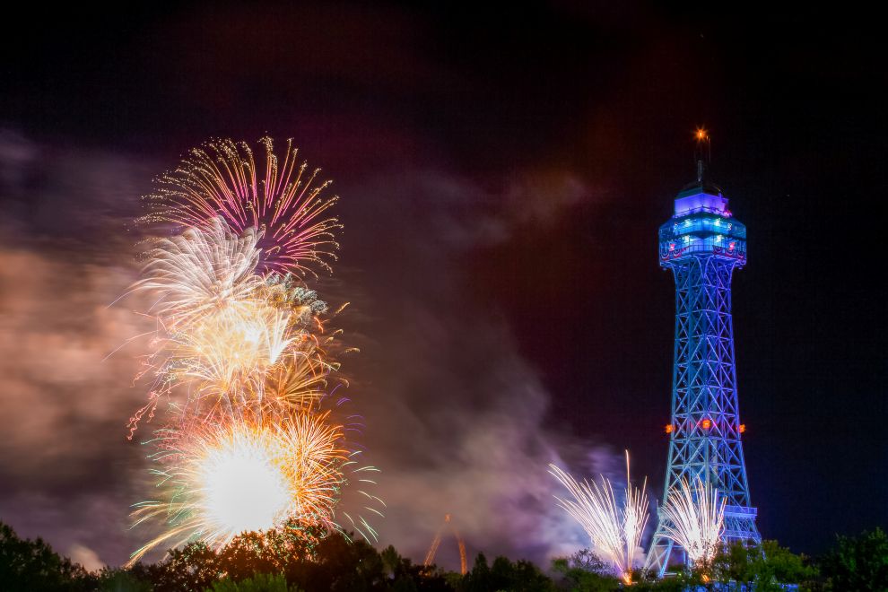 Kings Dominion Unveils Expanded and Reimagined Summer 2026 Entertainment Program Kings Dominion Star-Spangled Nights presented by MandMs