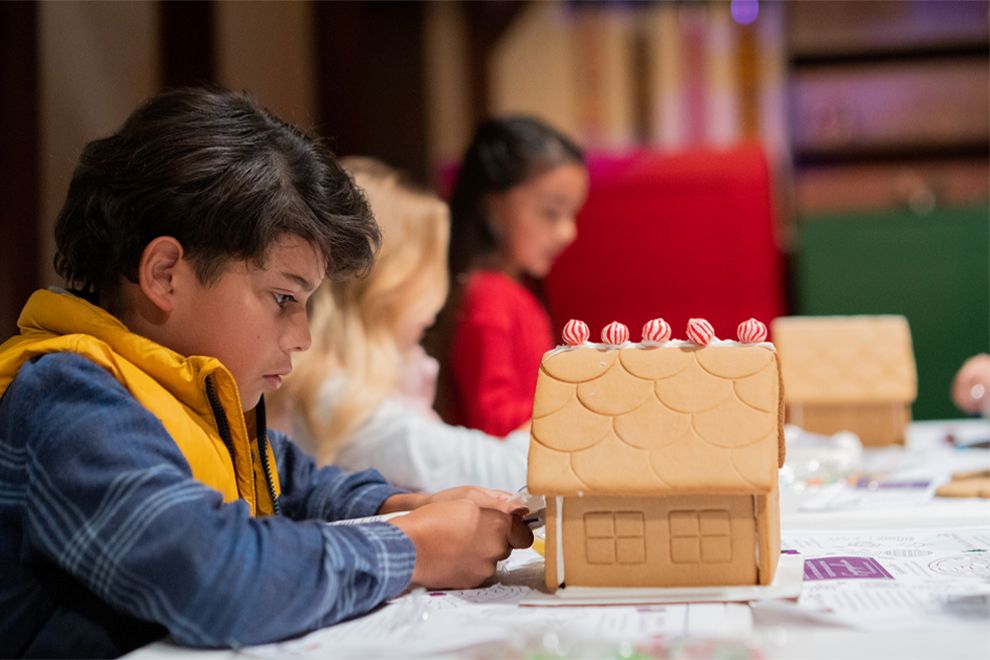 Gaylord National Resort Christmas Holidays Gingerbread House Decorating