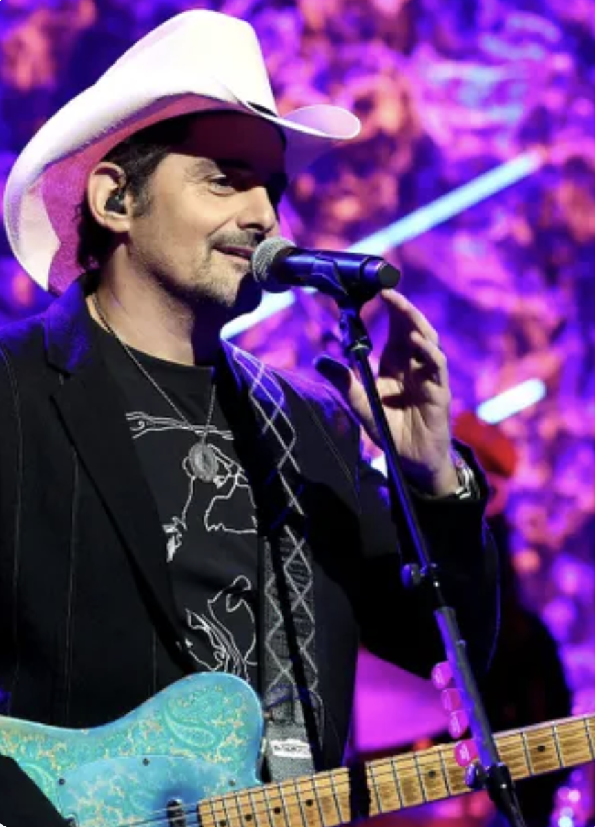 Brad Paisley at Allianz Amphitheater