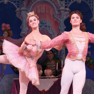 School of Richmond Ballet alum and current Richmond Ballet company dancer Valerie Tellman and Kirk Henning as The Sugar Plum Fairy and her Cavalier. 