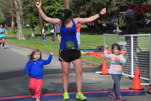 15K_finisher_with_kids Crossover